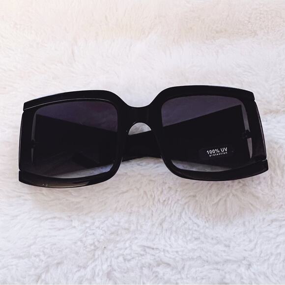 Fiona Black Oversized Rectangle Thick Sunglasses - Picture 1 of 12
